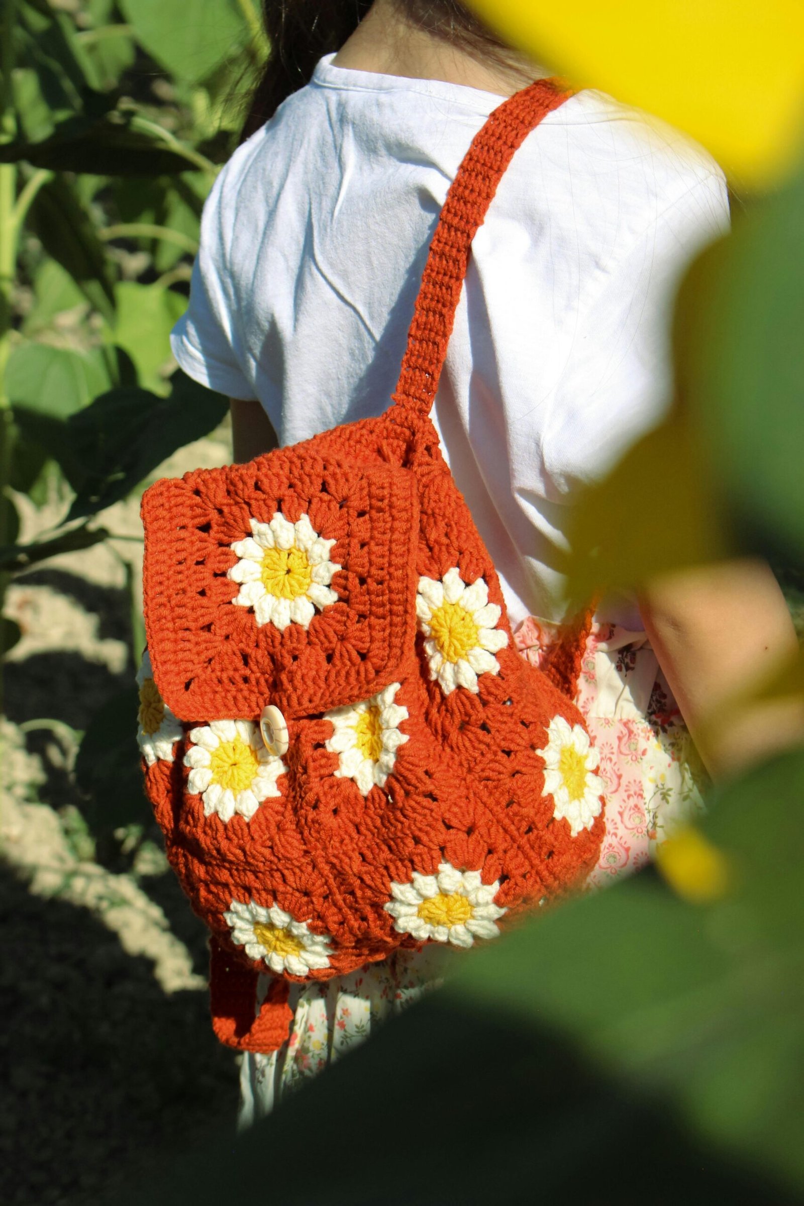 pexels-ebrubodyy-17768106 modern-flower-handcrafted-crochet-bag