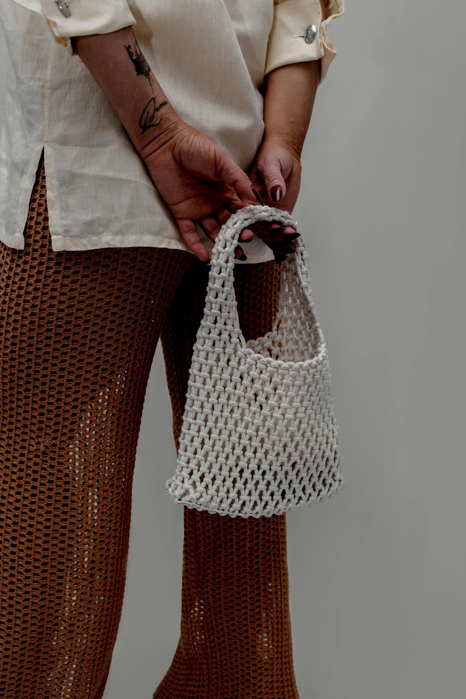 pexels-sonia-ribeiro-1330899216-30023852 model-carrying-crochet-bag